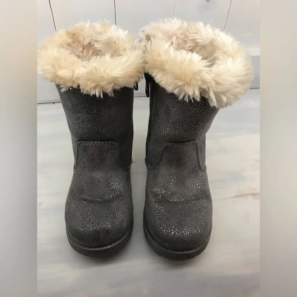 Cat & Jack Boots with Fur - Picture 2 of 10